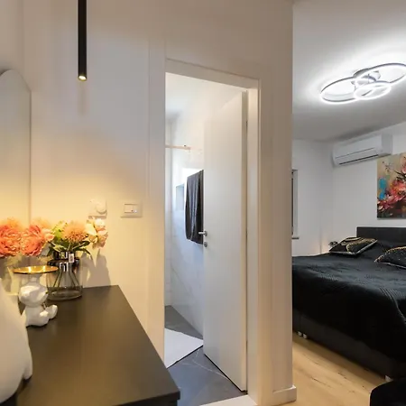 Liamare Apartment *