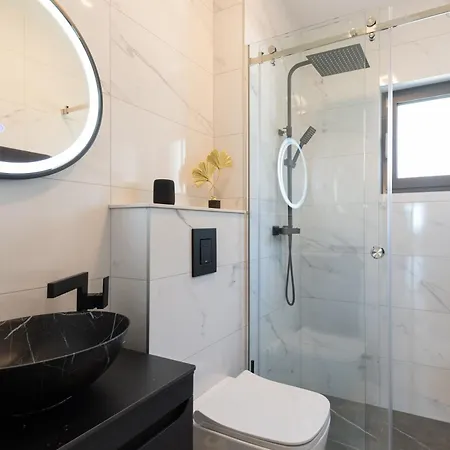 Liamare Μακάρσκα